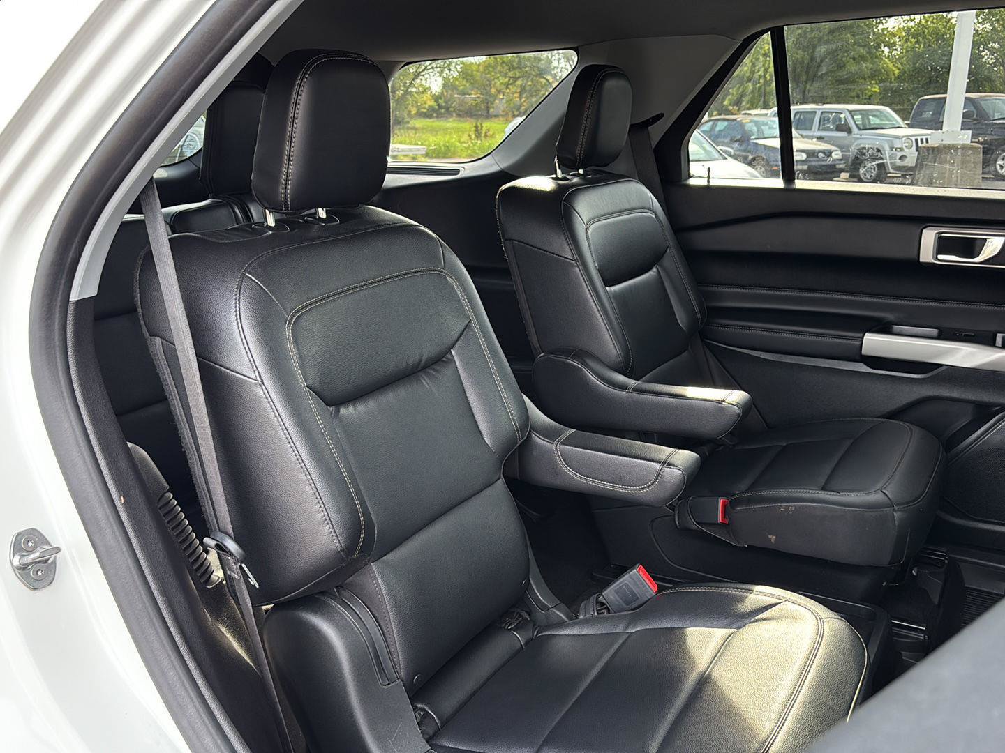 Used 2021 Ford Explorer XLT w/ Equipment Group 202A AWD/4WD image 86
