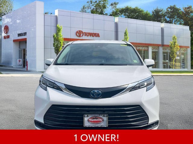 Used 2022 Toyota Sienna LE FWD image 2