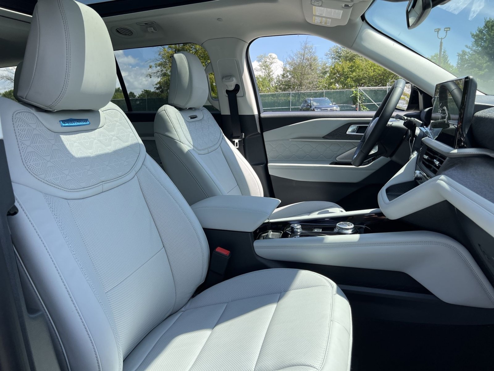 New 2026 Ford Explorer Platinum w/ LUX Leather Package AWD/4WD image 28