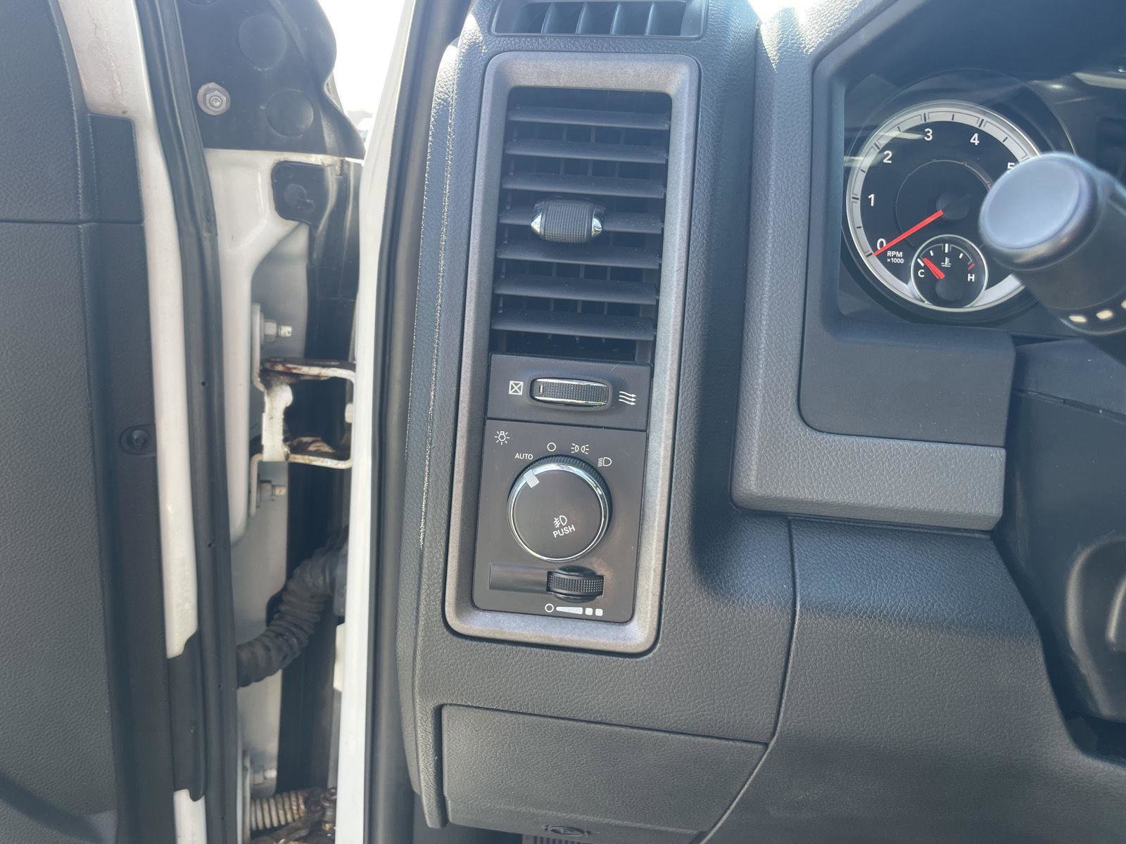 Used 2015 RAM 3500 Tradesman w/ Chrome Appearance Group image 11