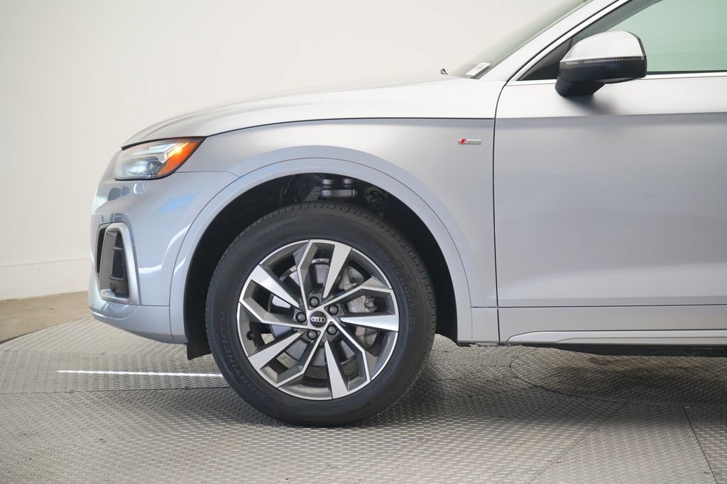Used 2023 Audi Q5 2.0T Premium w/ Convenience Package image 2