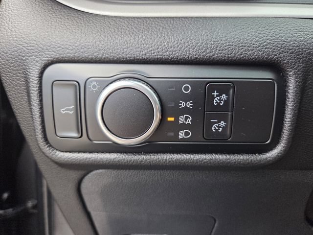 Certified 2024 Ford Explorer XLT RWD image 24