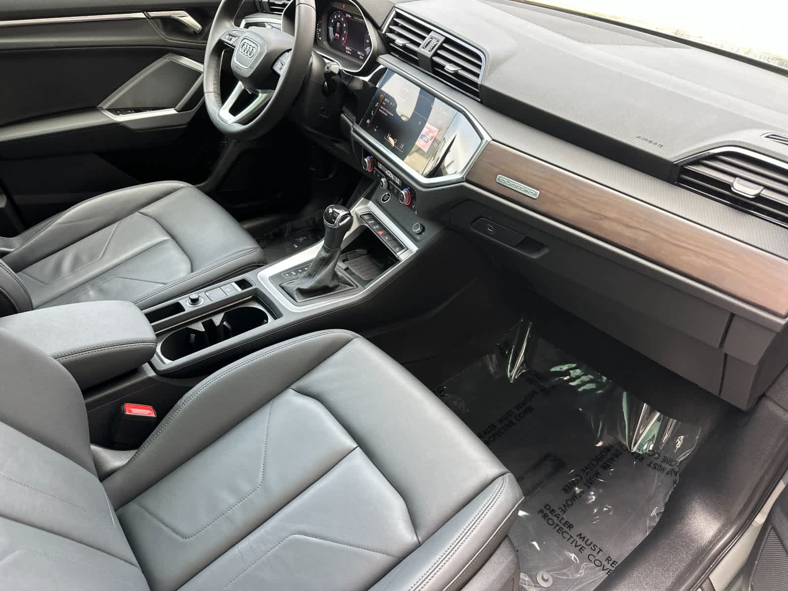 Used 2025 Audi Q3 2.0T Premium w/ Convenience Package AWD/4WD image 16