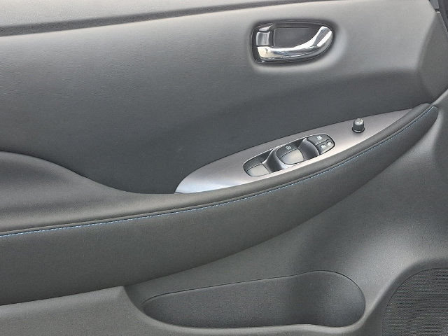 Used 2025 Nissan Leaf S FWD image 21