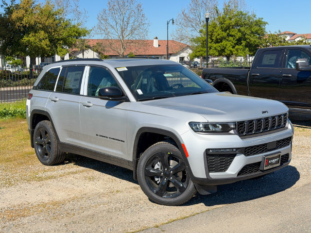 New 2026 Jeep Grand Cherokee Limited w/ Limited Altitude Package AWD/4WD image 2