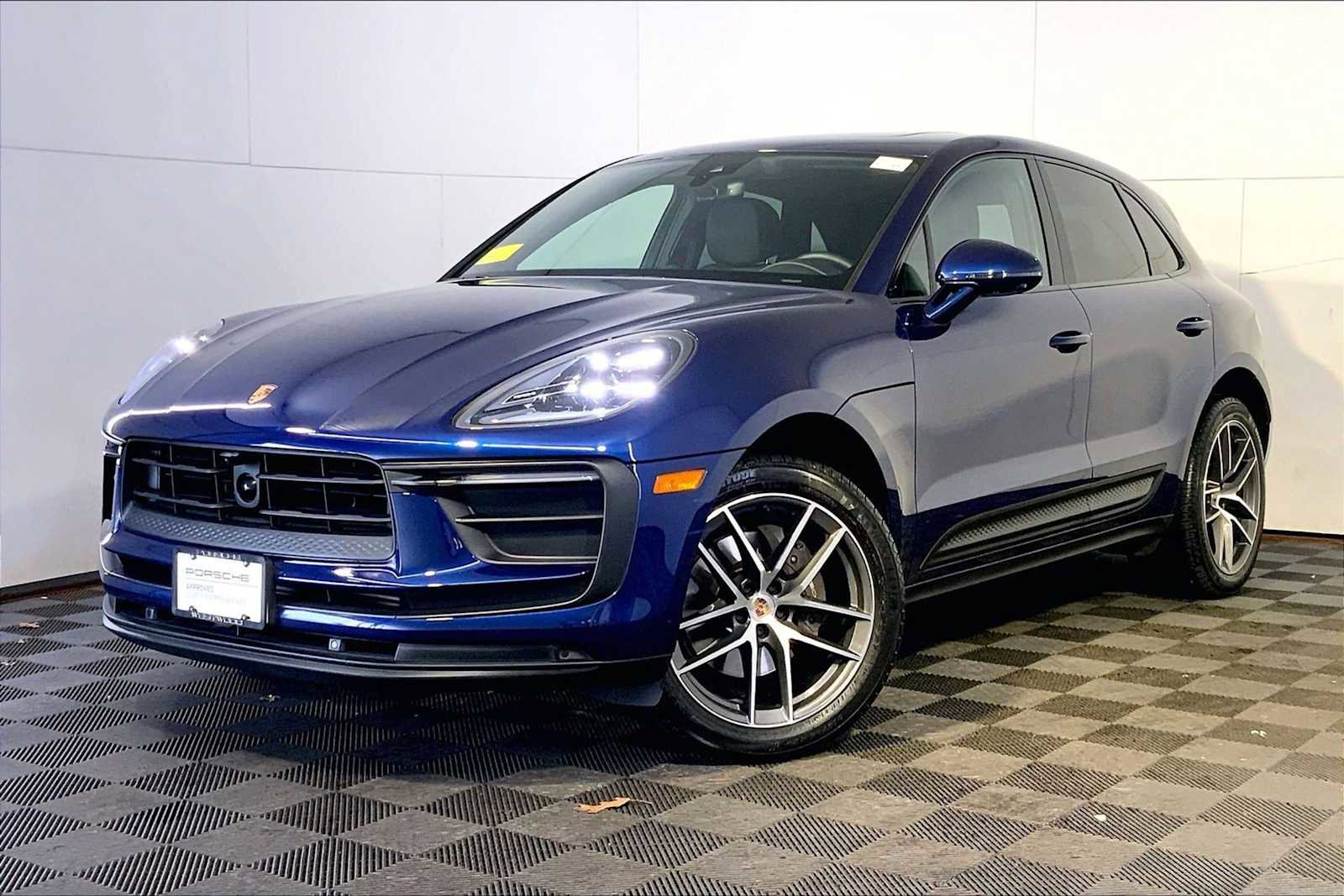 Certified 2024 Porsche Macan image 1