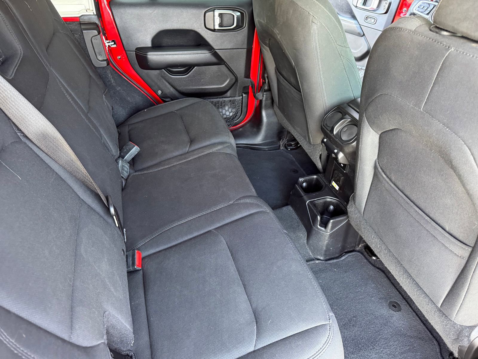 Used 2018 Jeep Wrangler Unlimited Sahara AWD/4WD image 12