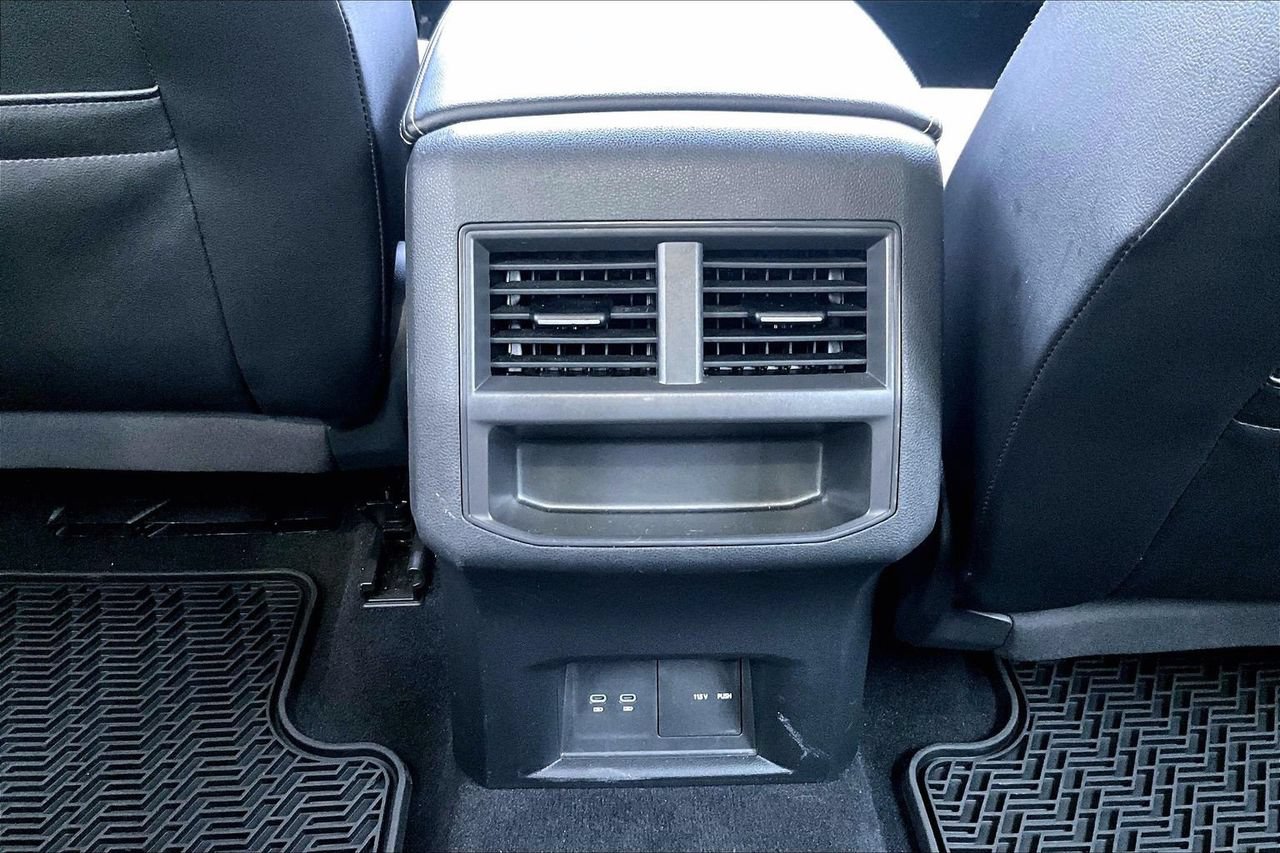 Used 2022 Volkswagen Atlas Cross Sport SE w/ Panoramic Sunroof Package AWD/4WD image 16