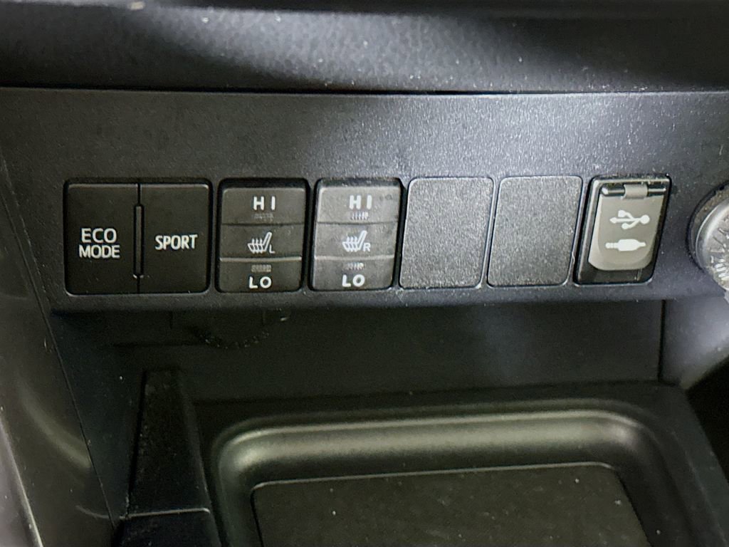 Used 2017 Toyota RAV4 SE w/ Advanced Technology Package image 11
