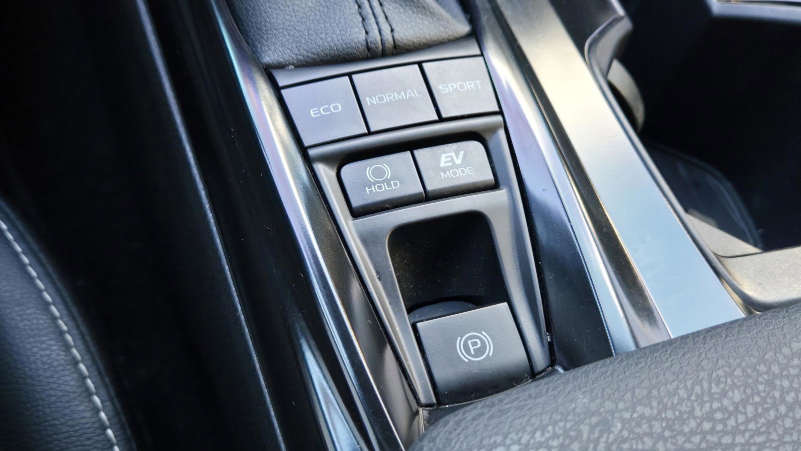 Used 2025 Toyota Camry SE image 18