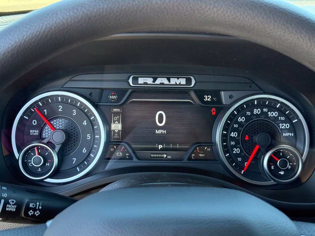 New 2026 RAM 1500 Express AWD/4WD image 17