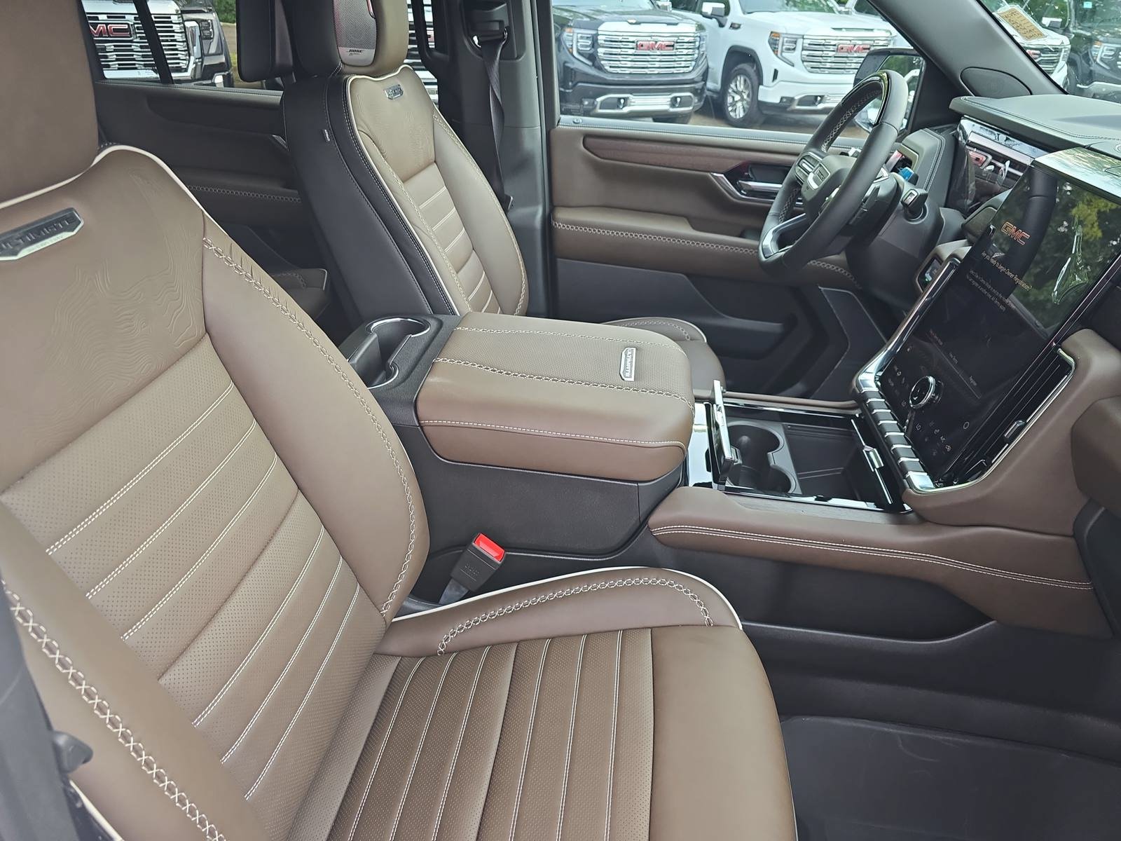 New 2026 GMC Yukon XL Denali Ultimate w/ LPO, Floor Liner Package AWD/4WD image 10