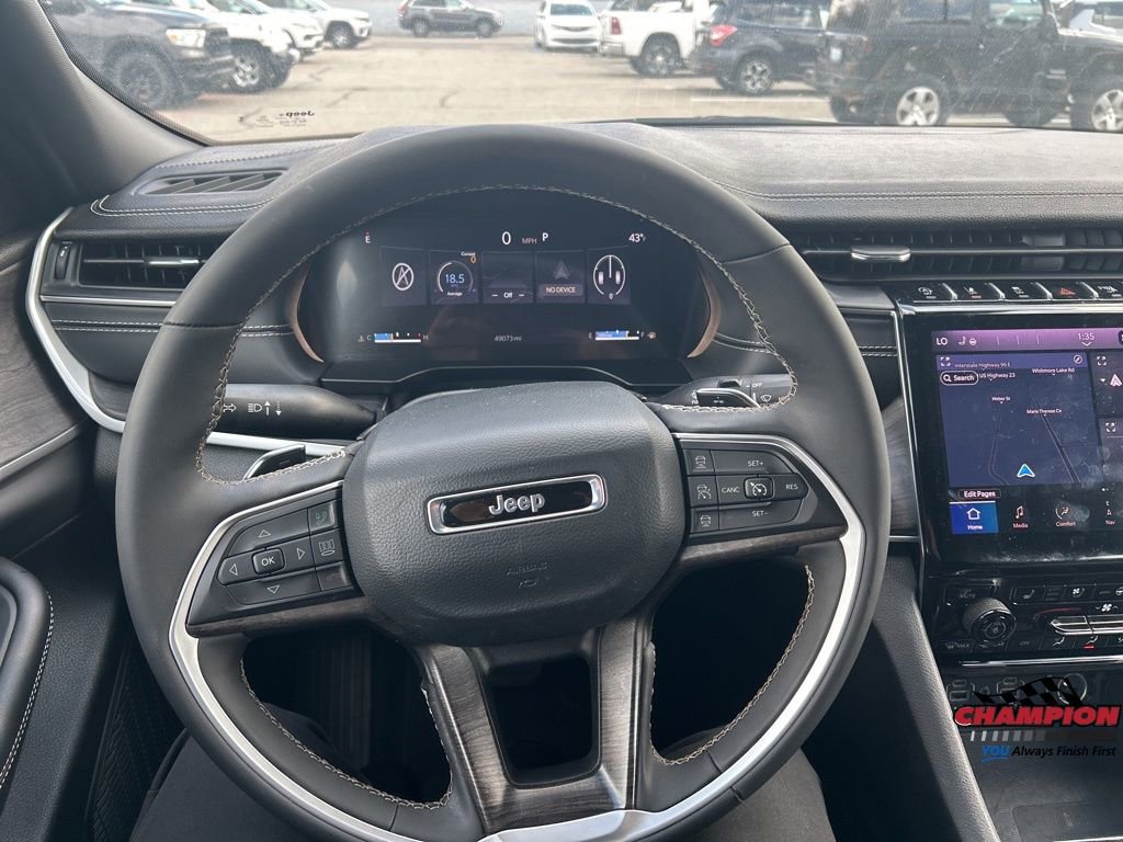 Used 2025 Jeep Grand Cherokee L Limited w/ Luxury Tech Group II AWD/4WD image 17