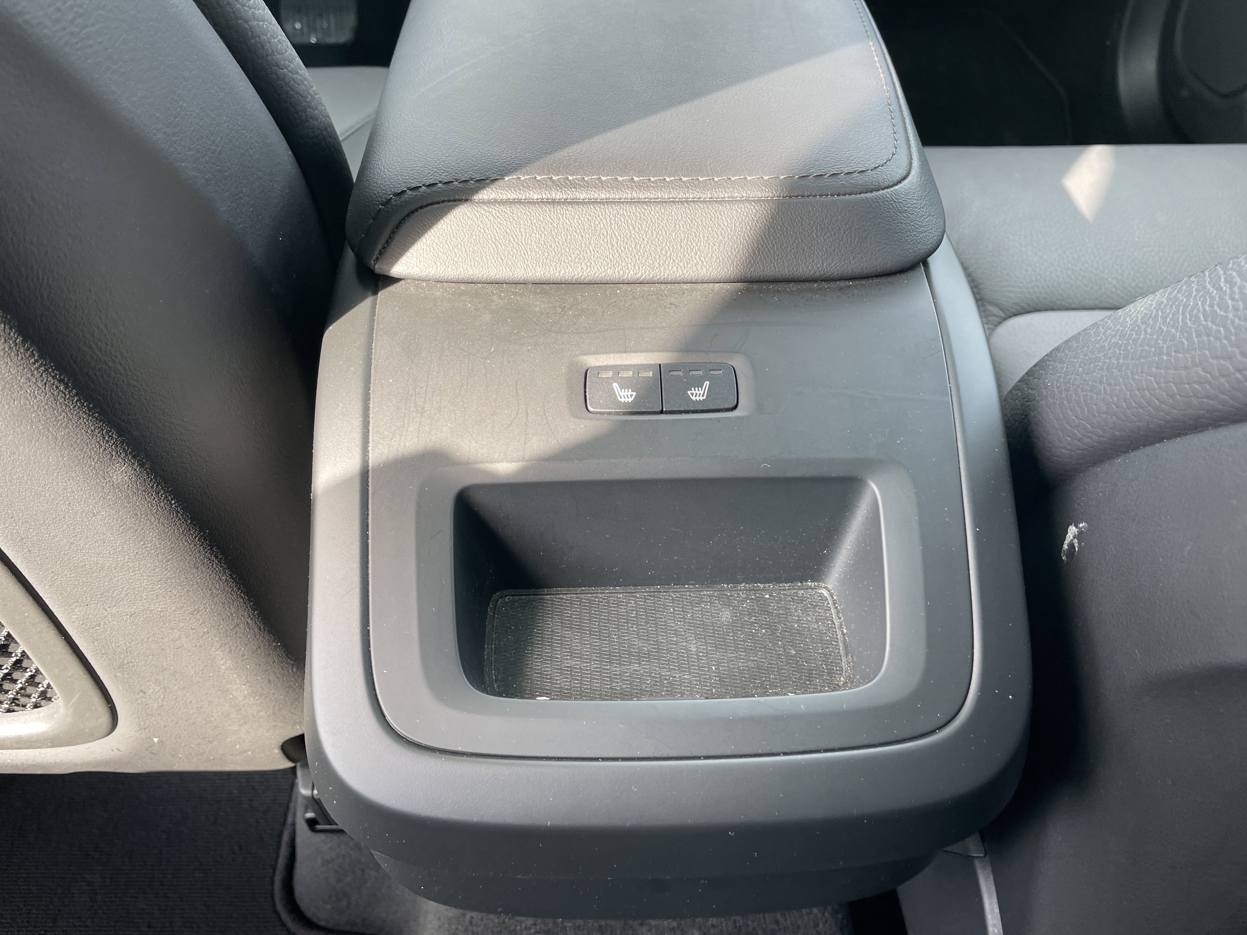 Used 2025 Volvo XC60 B5 Plus image 28