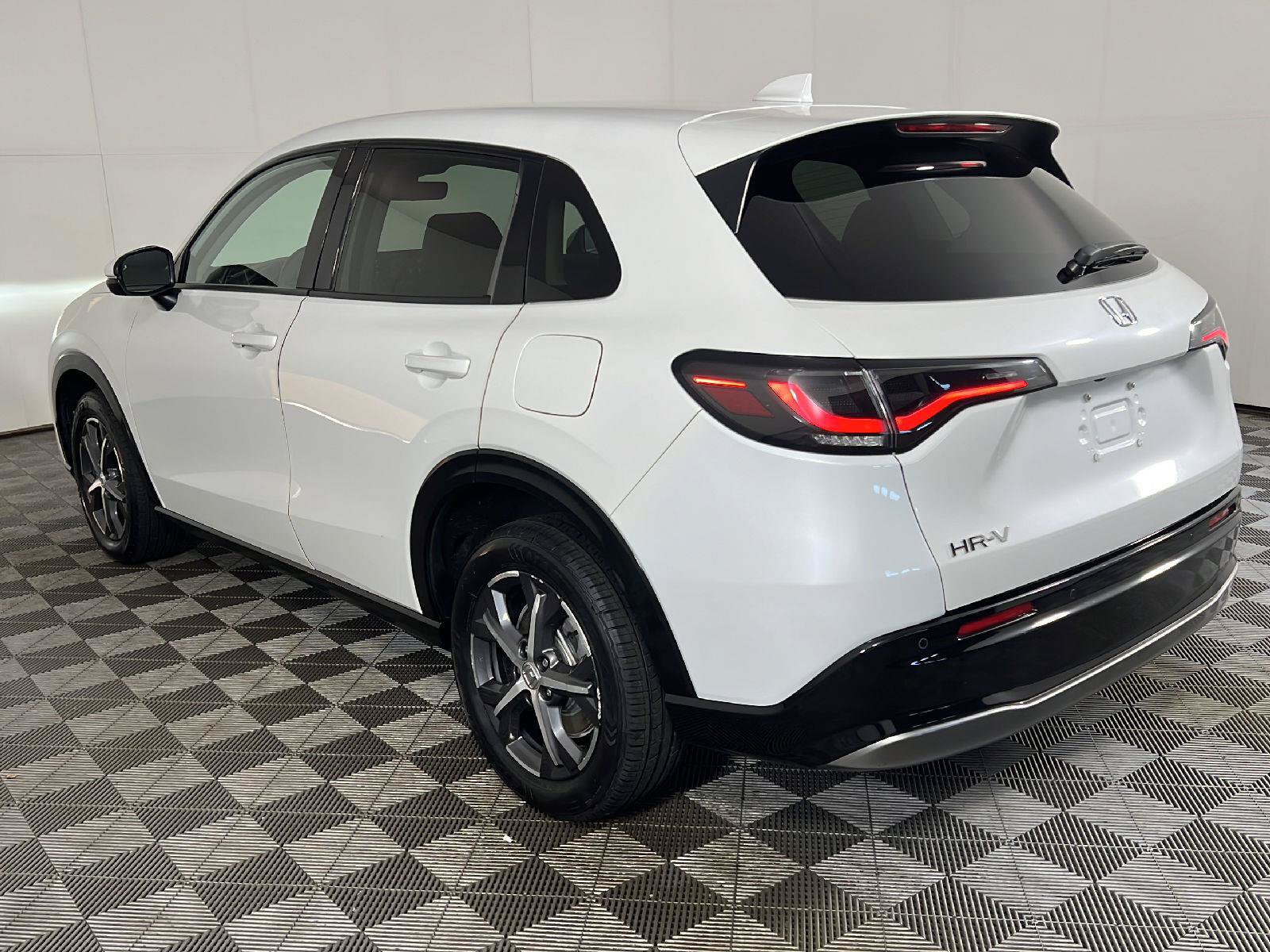 Used 2023 Honda HR-V EX-L image 40