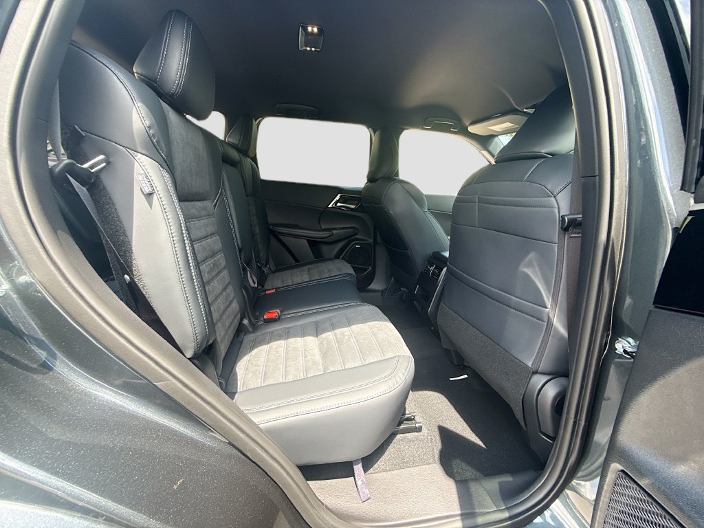 New 2026 Mitsubishi Outlander LE FWD image 30