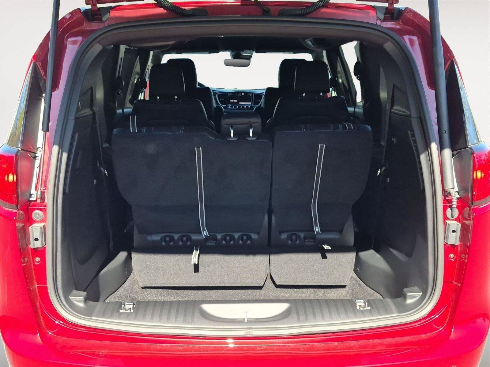 New 2026 Chrysler Voyager LX FWD image 15