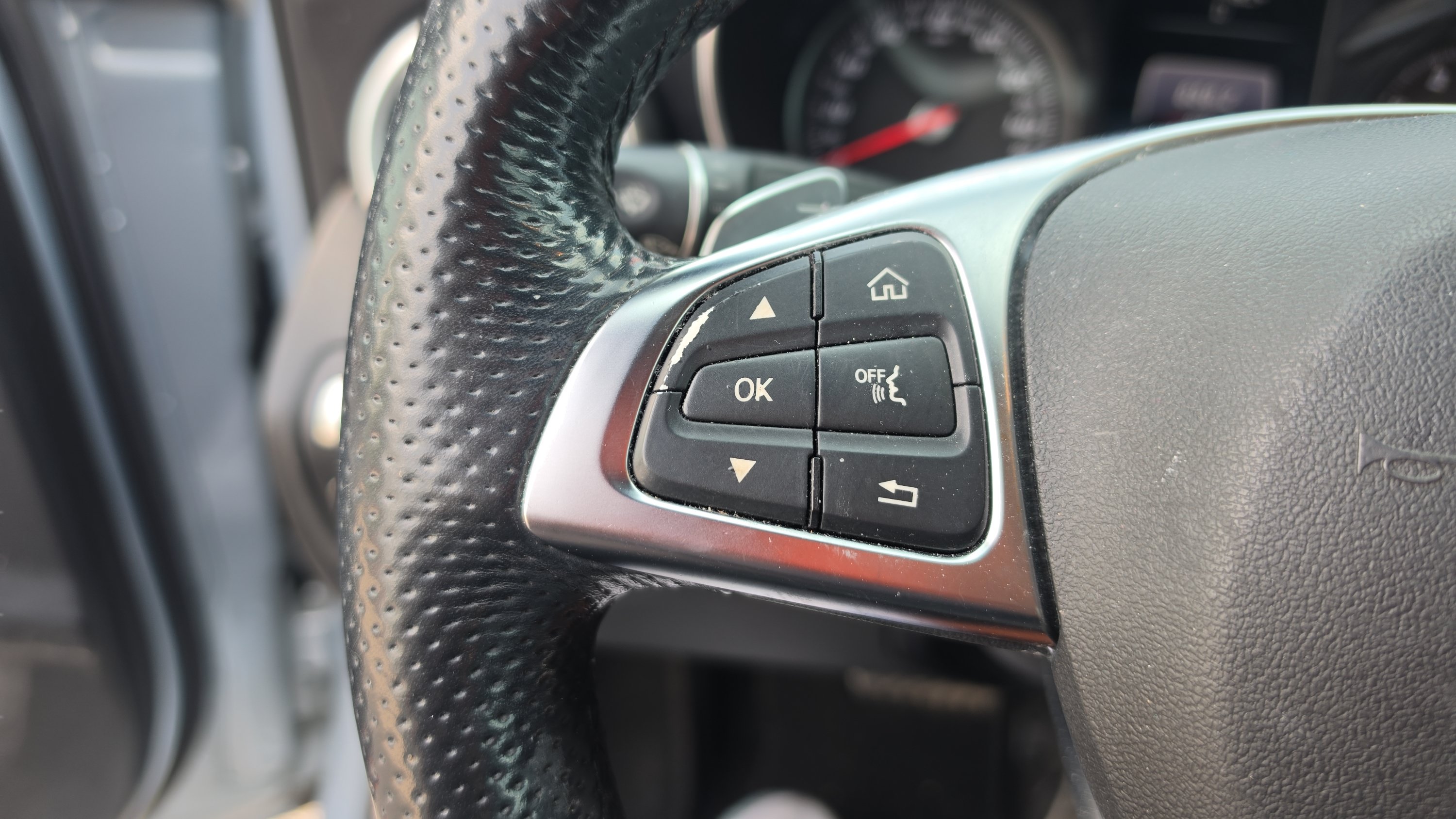 Used 2015 Mercedes-Benz C 400 4MATIC image 13