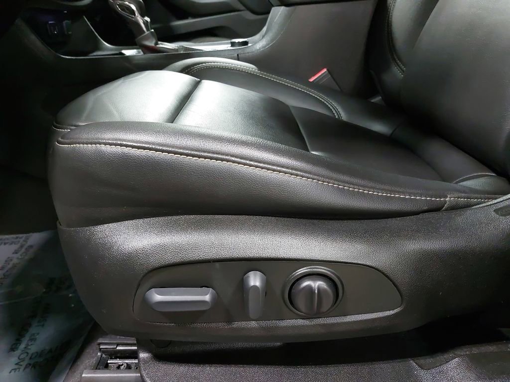 Used 2022 Chevrolet Traverse LT image 29