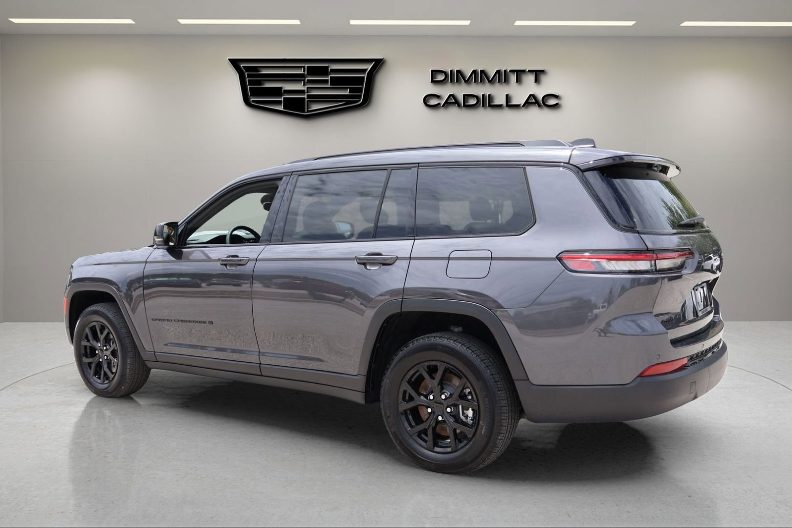 Used 2024 Jeep Grand Cherokee L Altitude AWD/4WD image 3