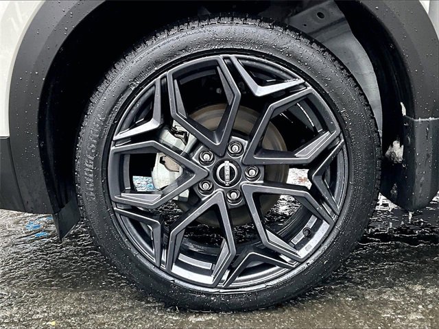 Used 2025 Nissan Kicks SR image 9