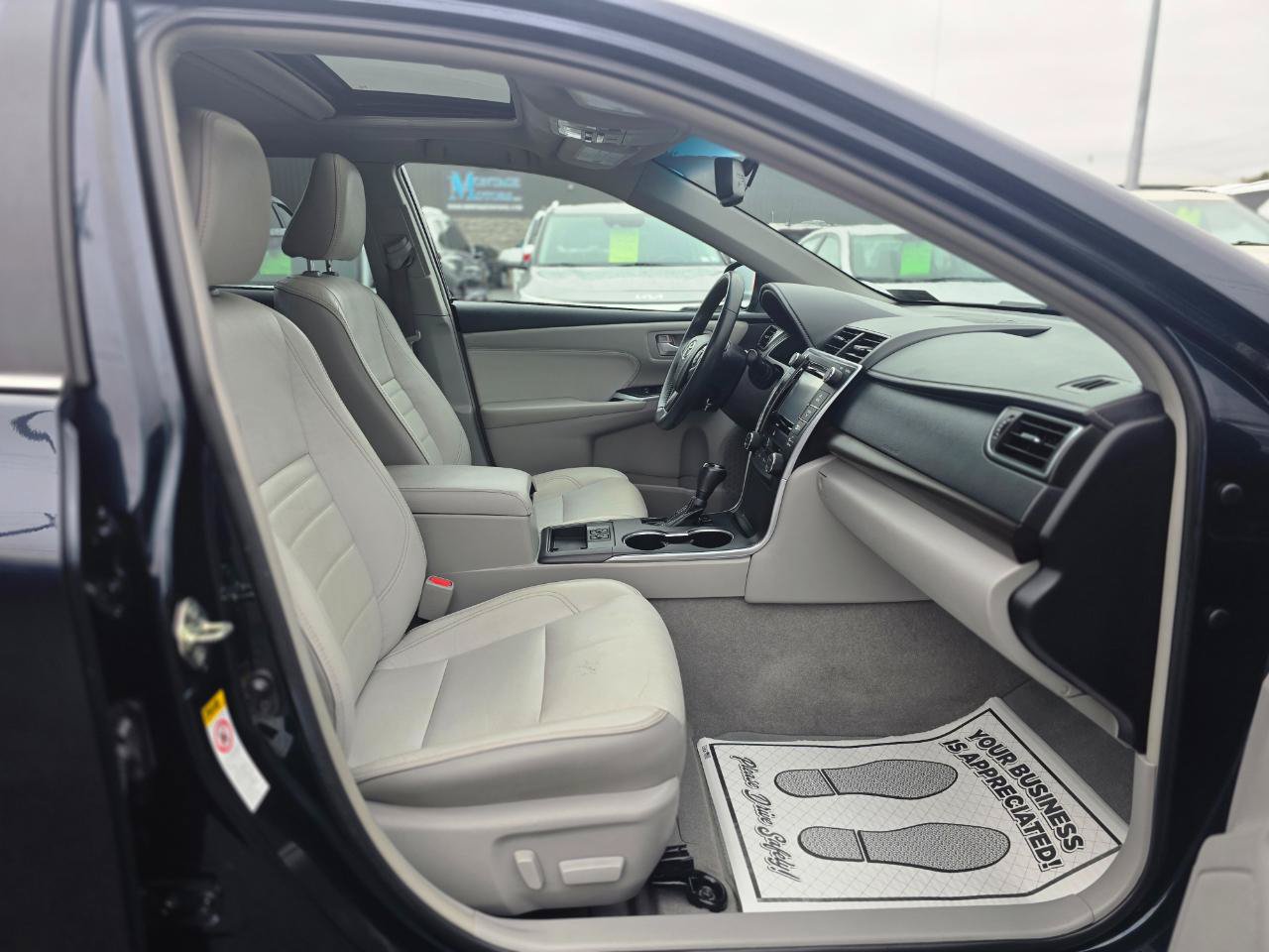 Used 2017 Toyota Camry XLE w/ Moonroof Package FWD image 17