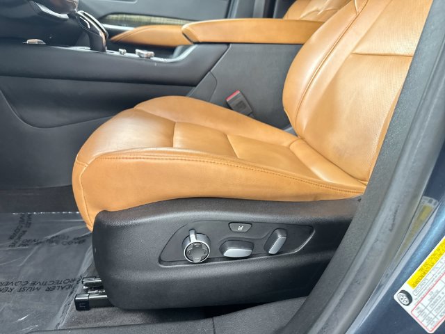 Used 2020 Cadillac XT4 Premium Luxury w/ Sun And Sound Package AWD/4WD image 21