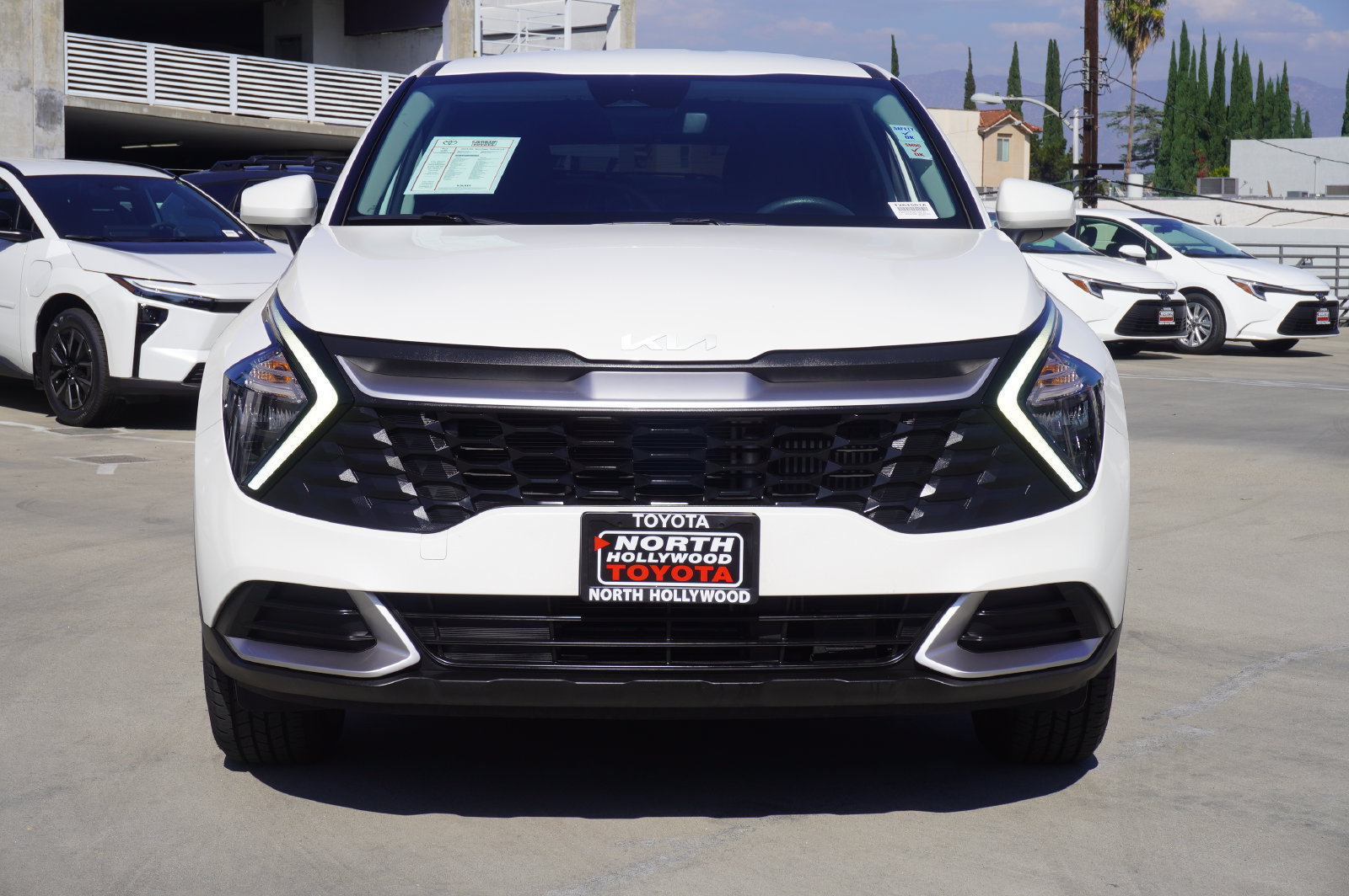 Used 2023 Kia Sportage LX AWD/4WD image 3
