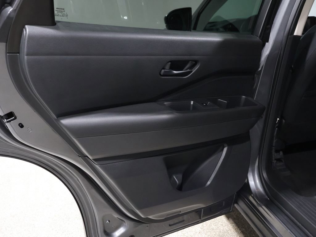Used 2024 Nissan Pathfinder SV image 17