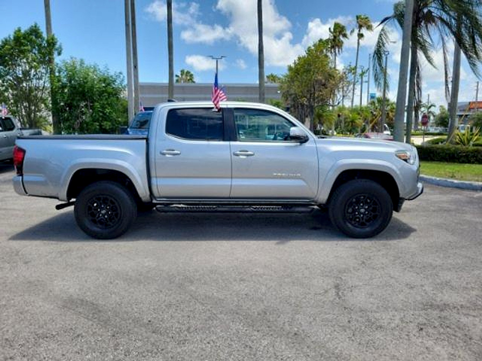 Used 2022 Toyota Tacoma SR5 w/ Technology Package RWD image 8