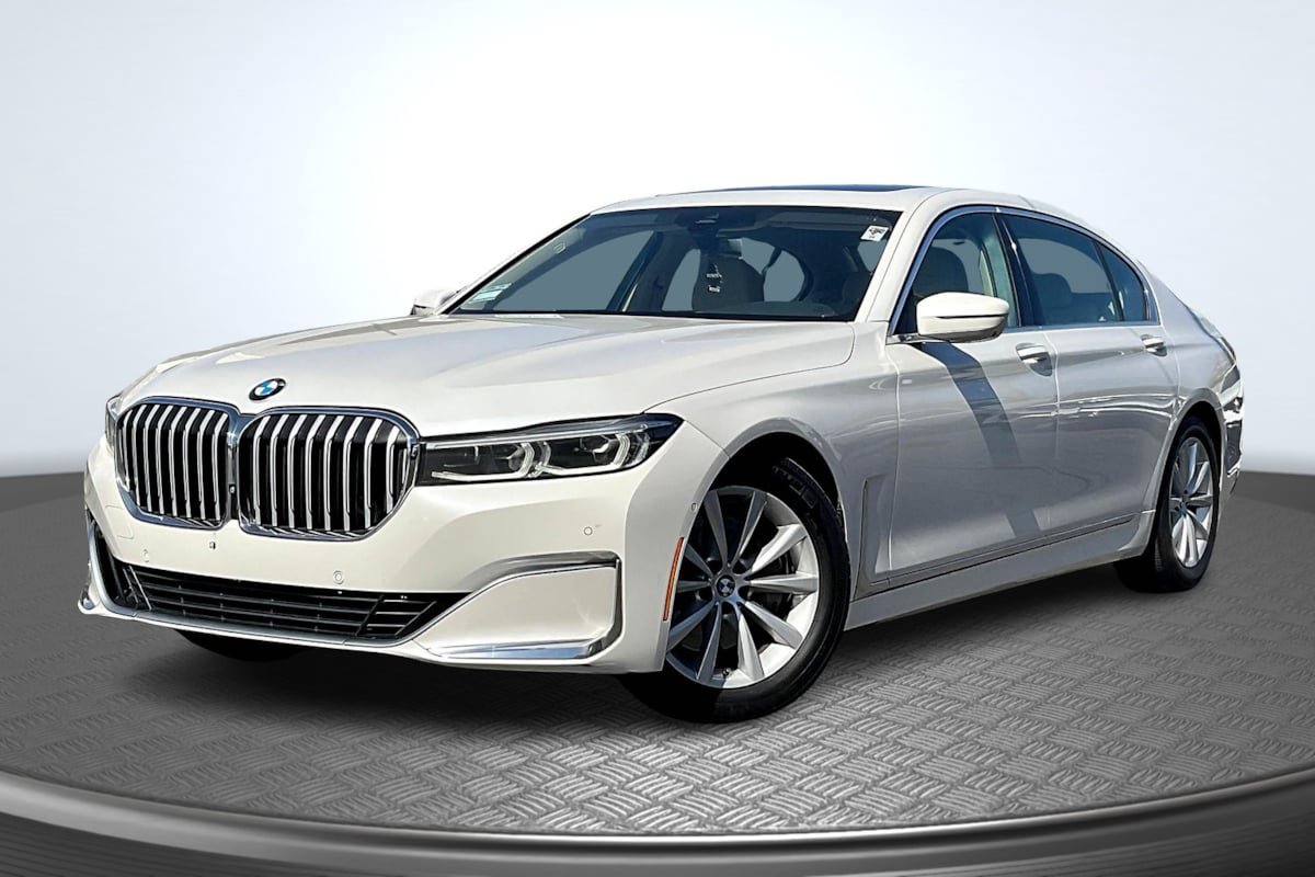 Used 2021 BMW 740i RWD image 12