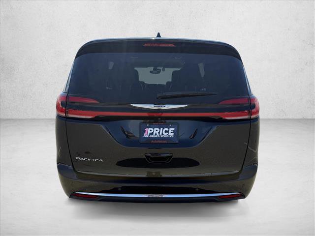 Used 2023 Chrysler Pacifica Touring-L FWD image 6