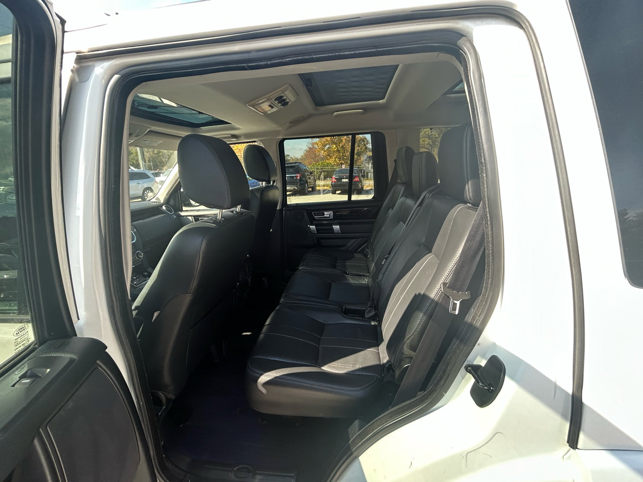 Used 2016 Land Rover LR4 HSE Silver Edition image 16