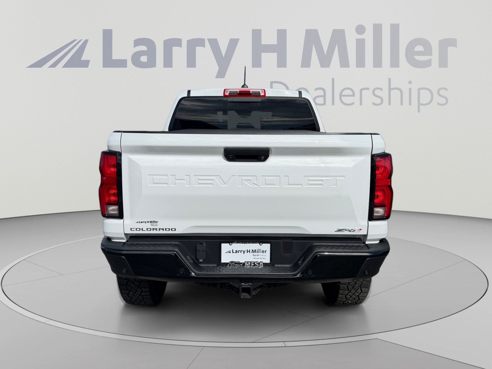 Used 2024 Chevrolet Colorado ZR2 w/ Technology Package AWD/4WD image 4