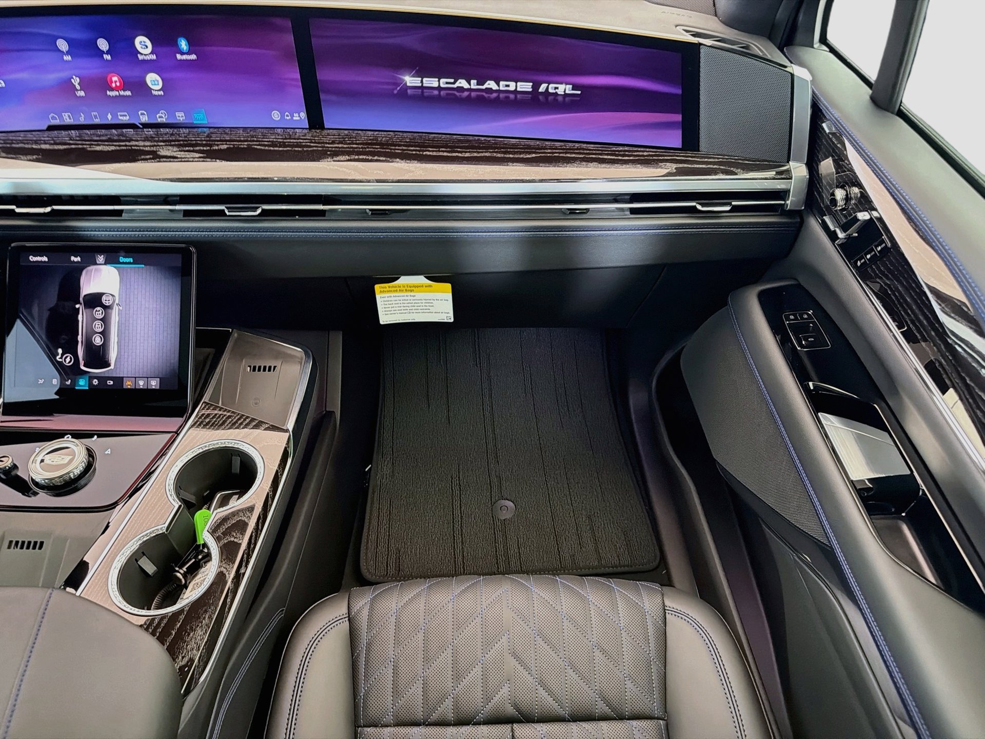 New 2026 Cadillac Escalade IQL Sport 1 w/ LPO, ONYX Package AWD/4WD image 19
