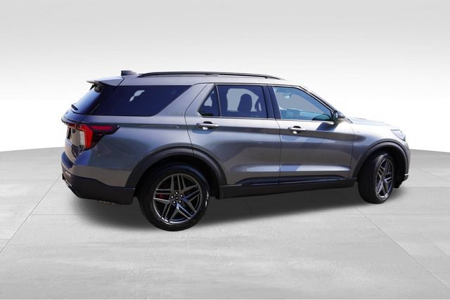 Used 2025 Ford Explorer ST-Line w/ ST-Line Street Pack AWD/4WD image 4