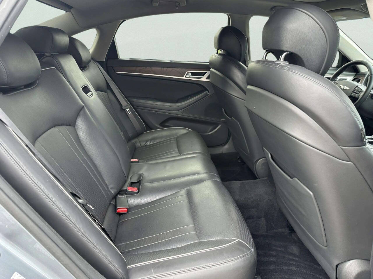 Used 2015 Hyundai Genesis 5.0 RWD image 14