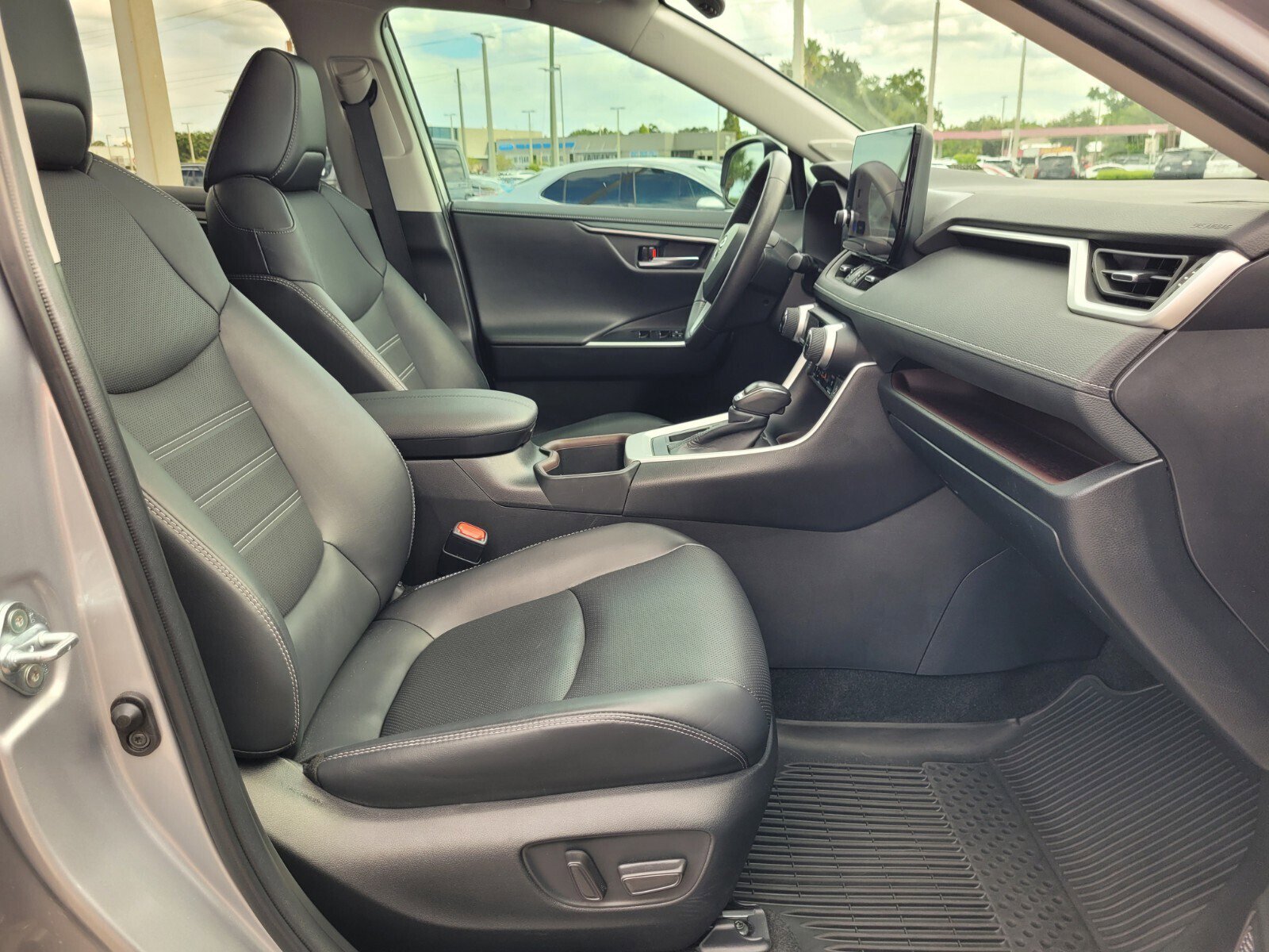 Used 2024 Toyota RAV4 Limited image 19