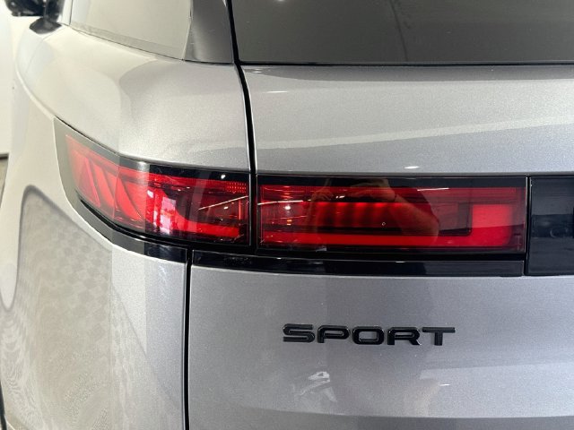 Used 2025 Land Rover Range Rover Sport SE AWD/4WD image 35