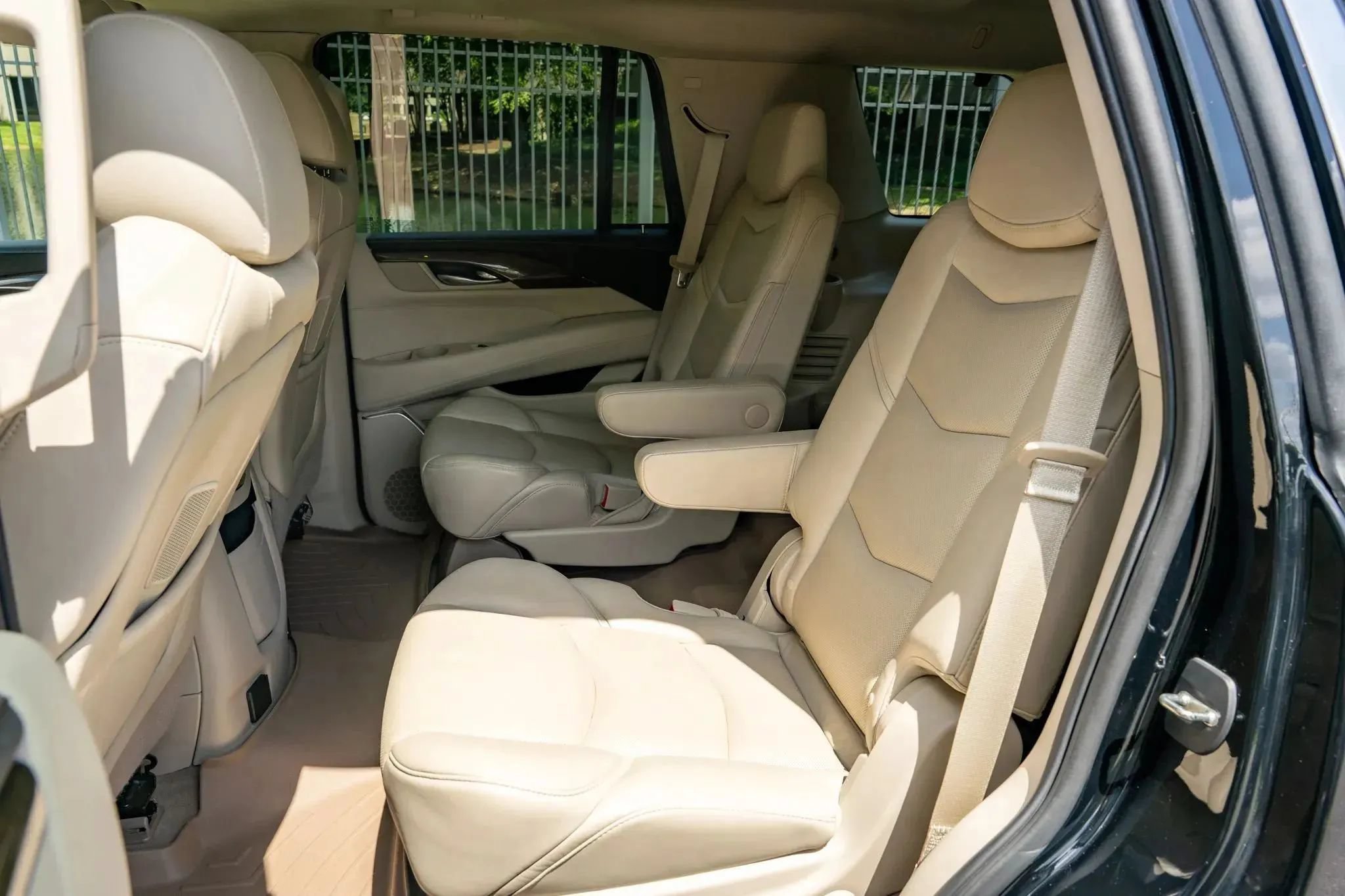 Used 2020 Cadillac Escalade Luxury RWD image 14