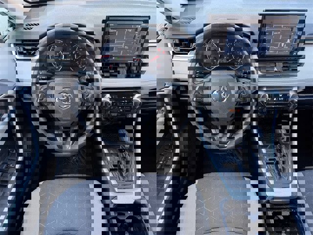 Used 2020 Toyota RAV4 XLE image 10