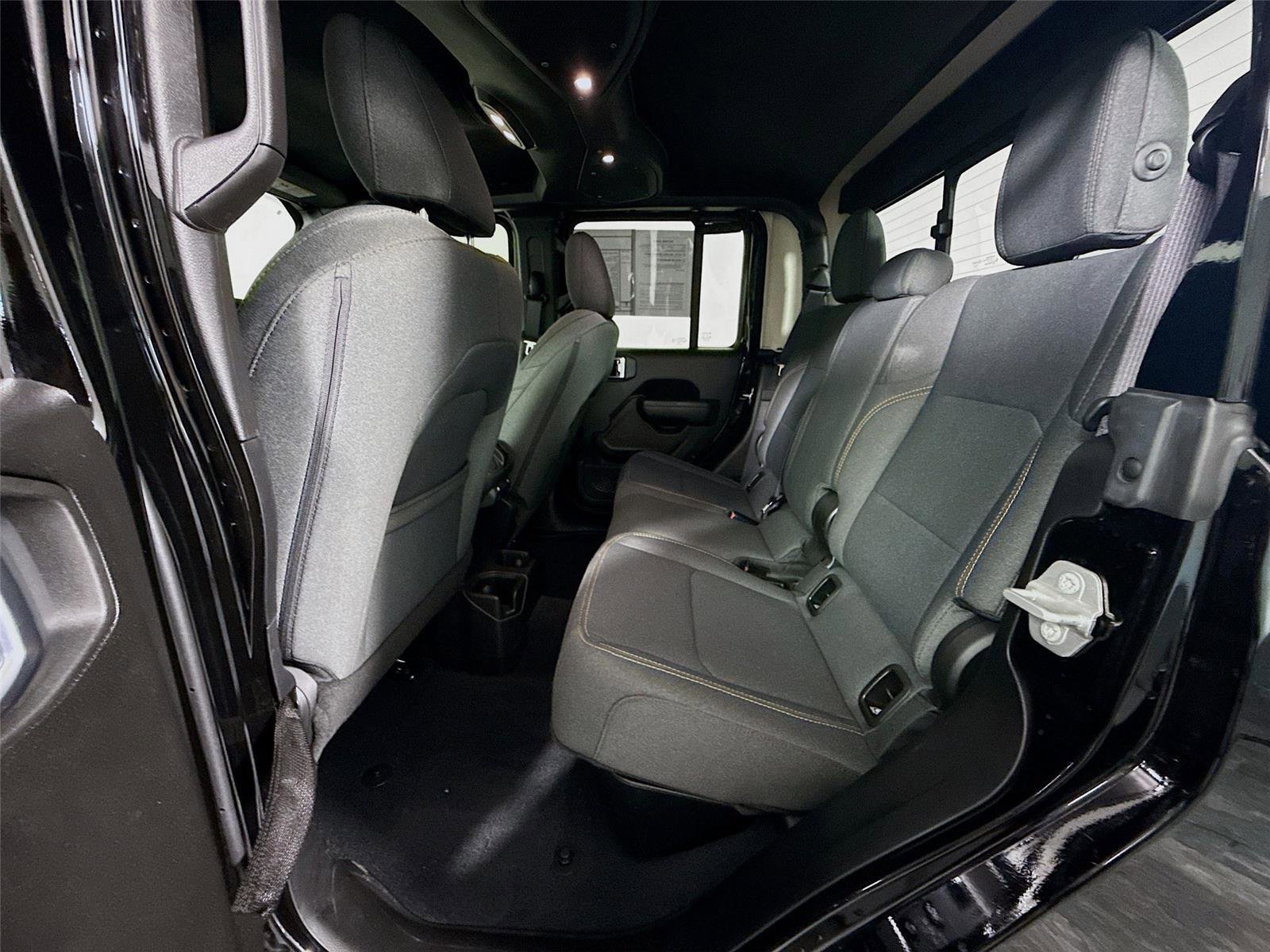 Used 2025 Jeep Gladiator Sport image 14