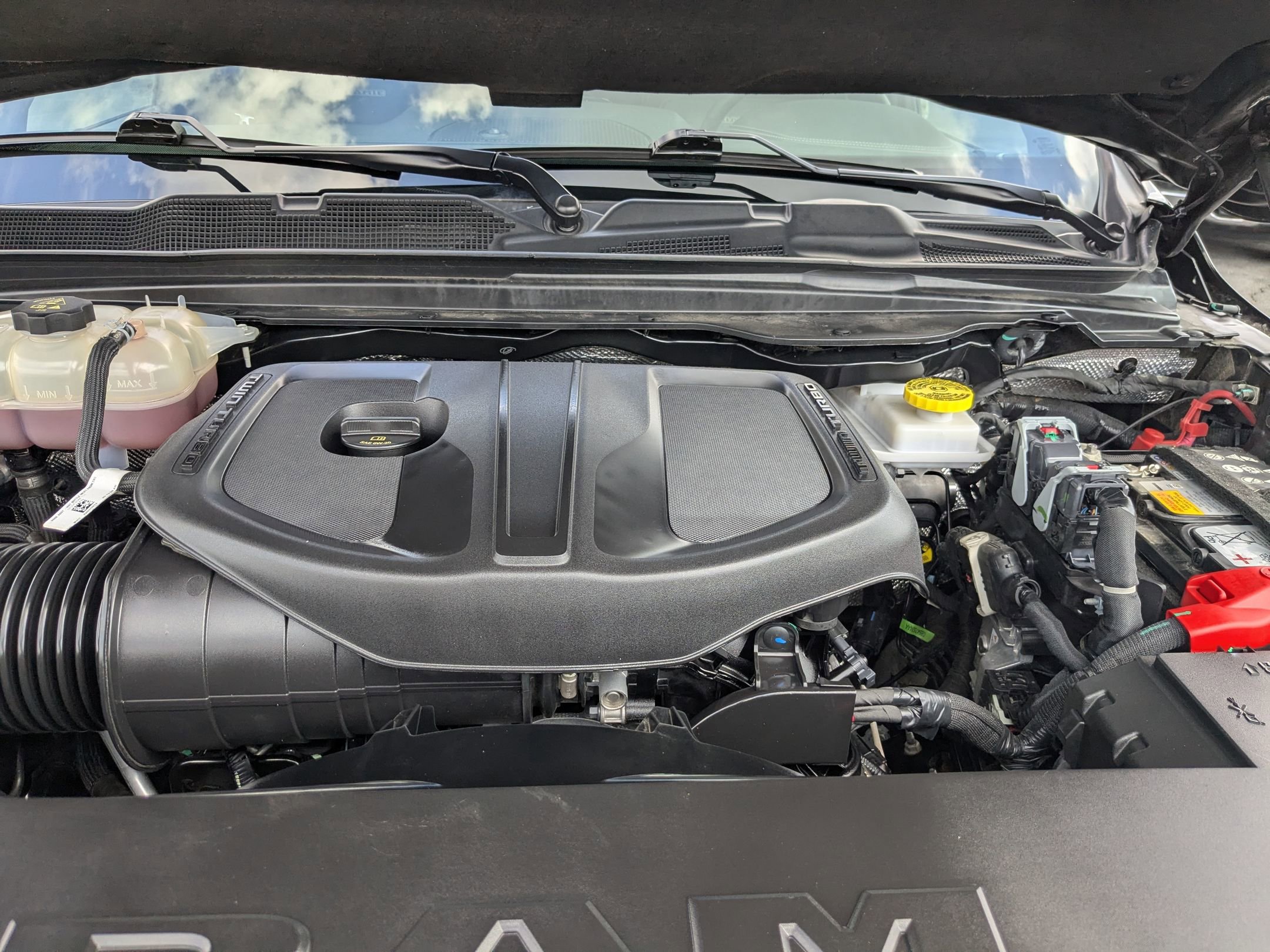 Used 2025 RAM 1500 Laramie image 30
