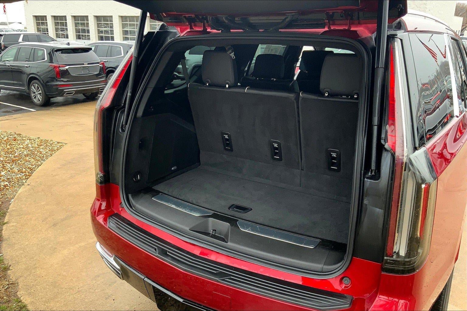 Used 2021 Cadillac Escalade Premium Luxury Platinum w/ Heavy-Duty Trailer Package AWD/4WD image 4