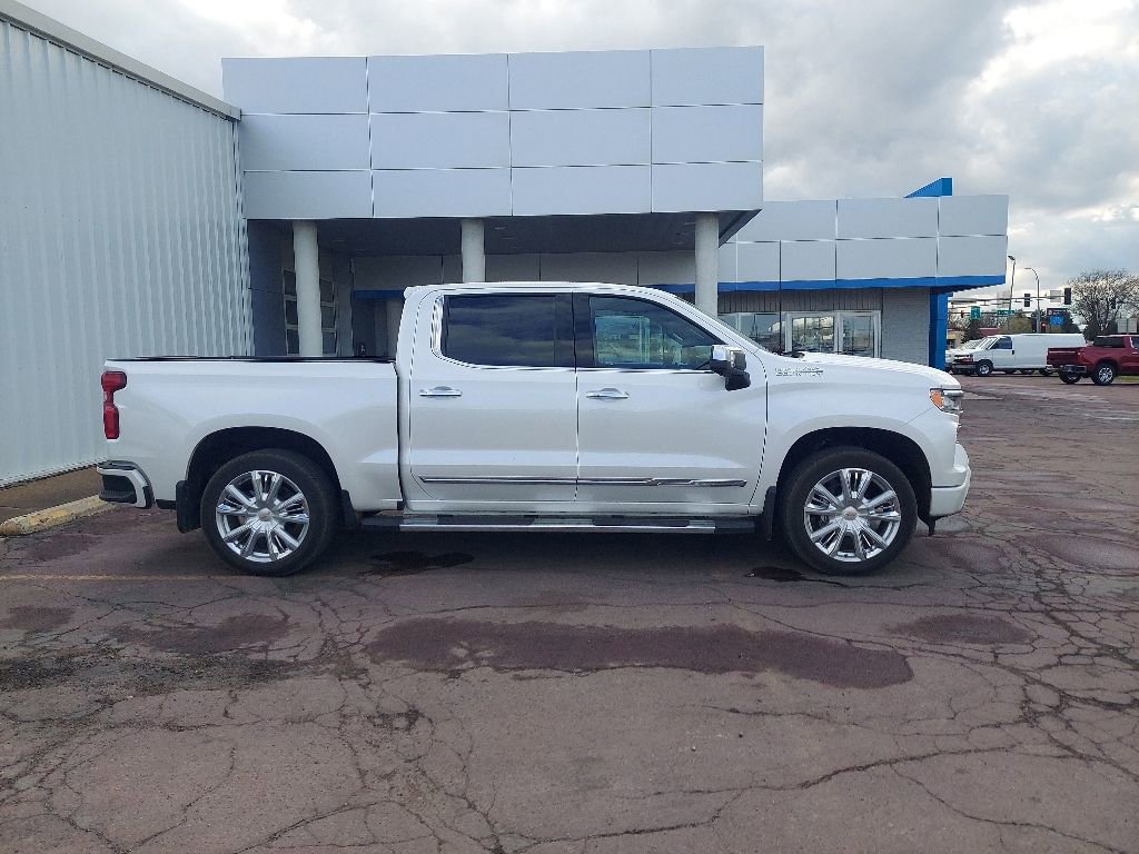 Used 2024 Chevrolet Silverado 1500 High Country w/ High Country Premium Package AWD/4WD image 4