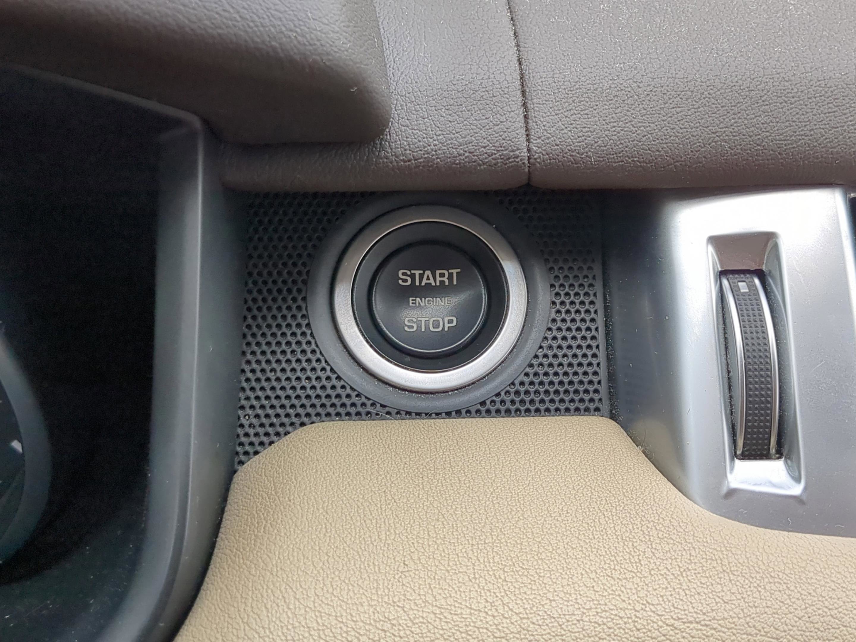 Used 2016 Land Rover Range Rover Sport HSE image 18