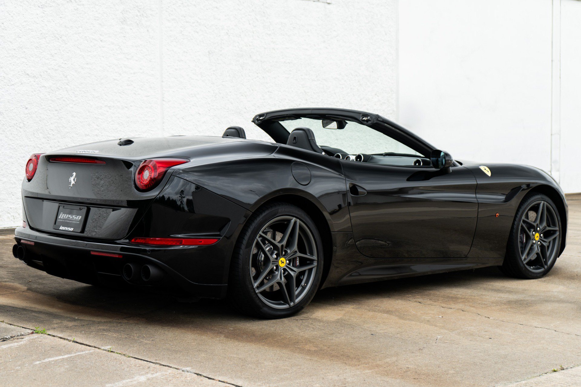 Used 2018 Ferrari California T RWD image 4