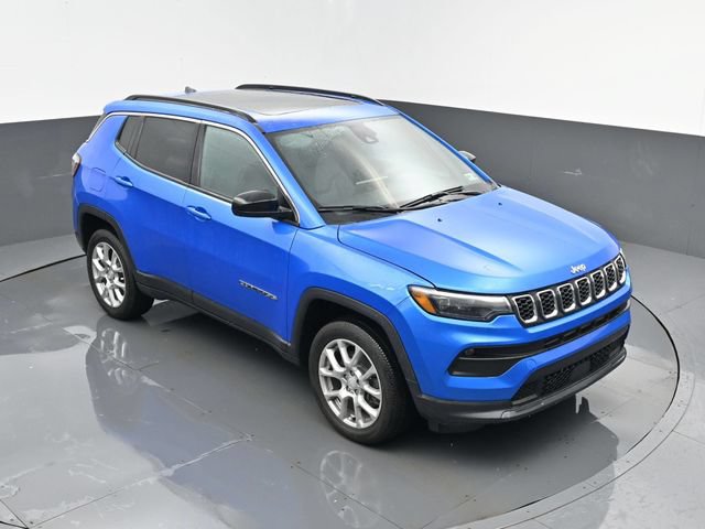 Used 2024 Jeep Compass Latitude w/ Sun and Sound Group AWD/4WD image 21