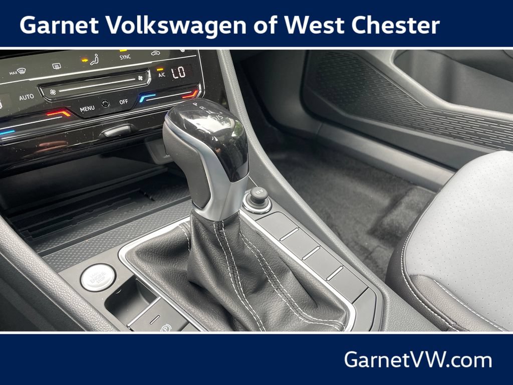 New 2026 Volkswagen Jetta SE FWD image 12