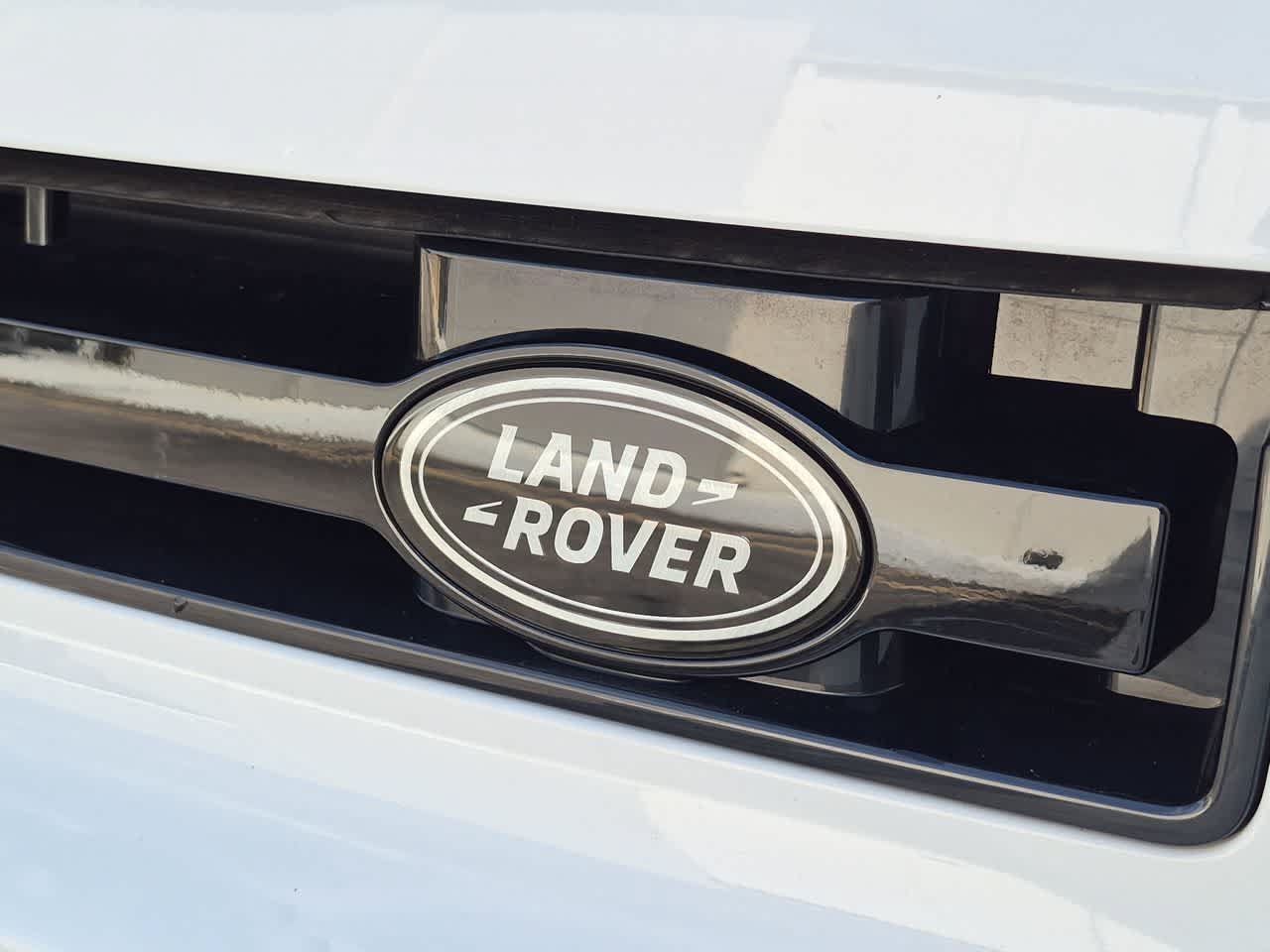 Used 2026 Land Rover Defender 130 X-Dynamic SE AWD/4WD image 12